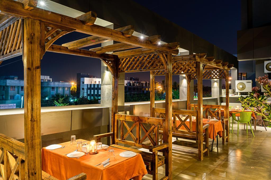 Treebo Premium Grand Emerald Pimpri-Chinchwad Exterior foto