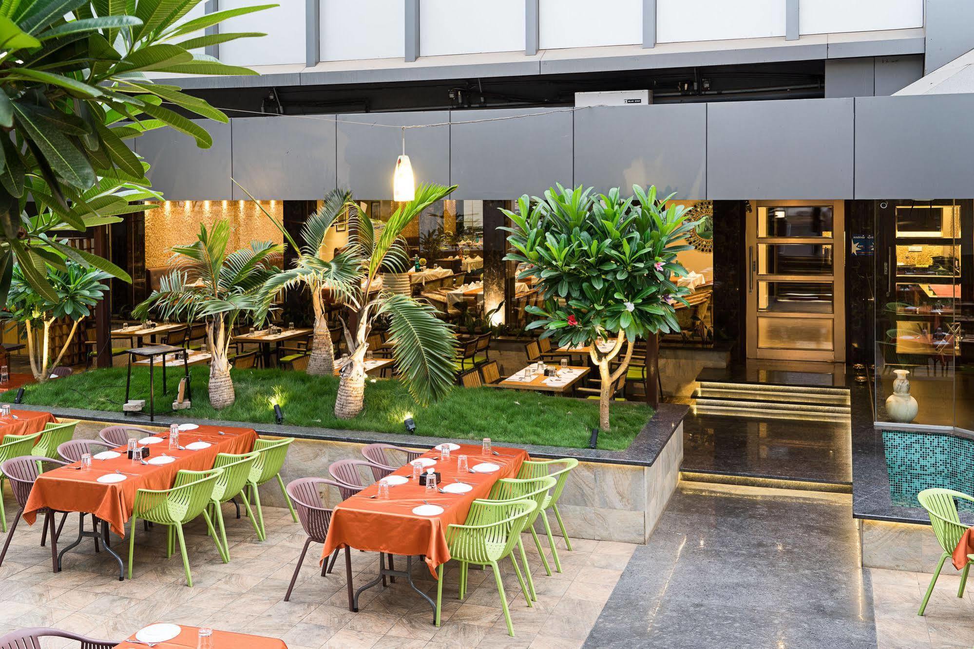 Treebo Premium Grand Emerald Pimpri-Chinchwad Exterior foto